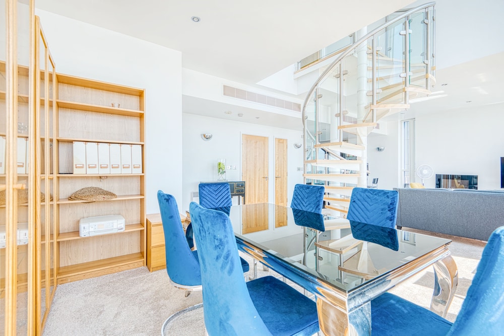 Jibbs Corner Penthouse Apartment