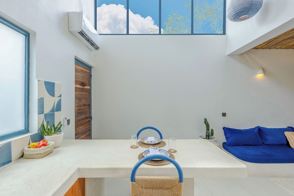 Studio Santorini - 1 BR Loft in Canggu
