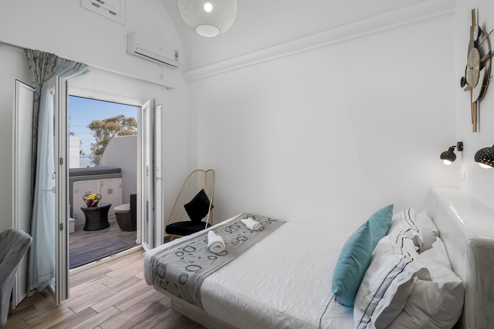 Oasis Suites Fira