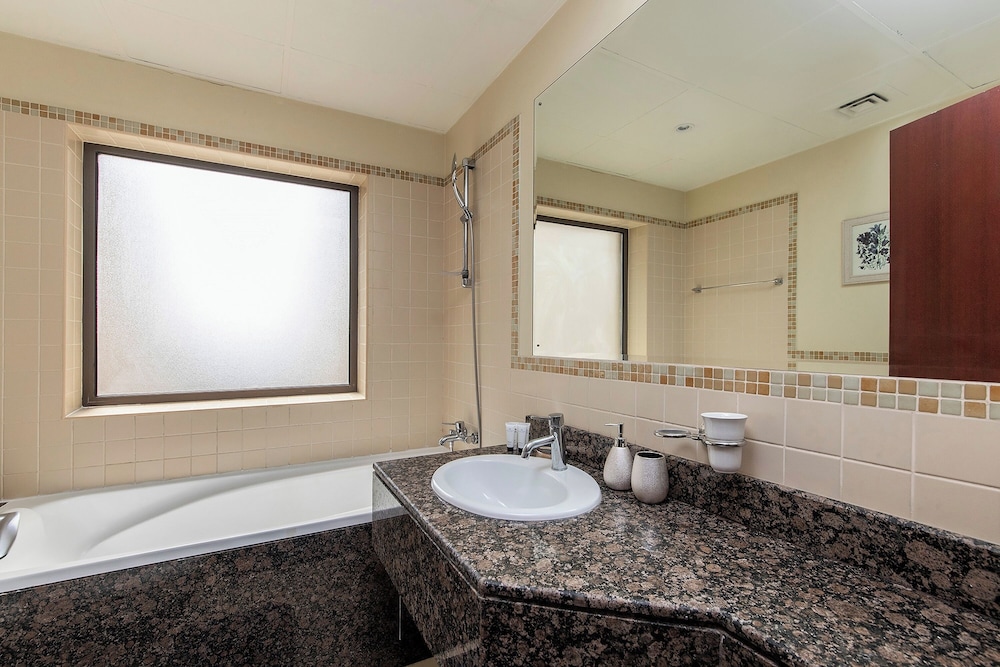 Excellent 1bdr at Bahar 6
