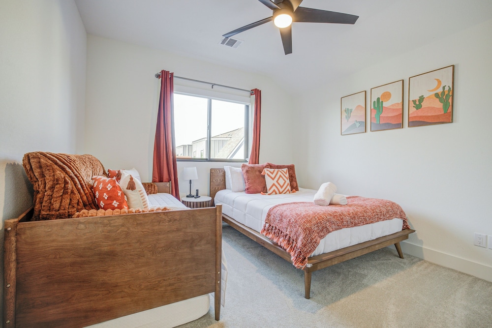 New Build, Private Pool, Near Pearl/riverwalk
