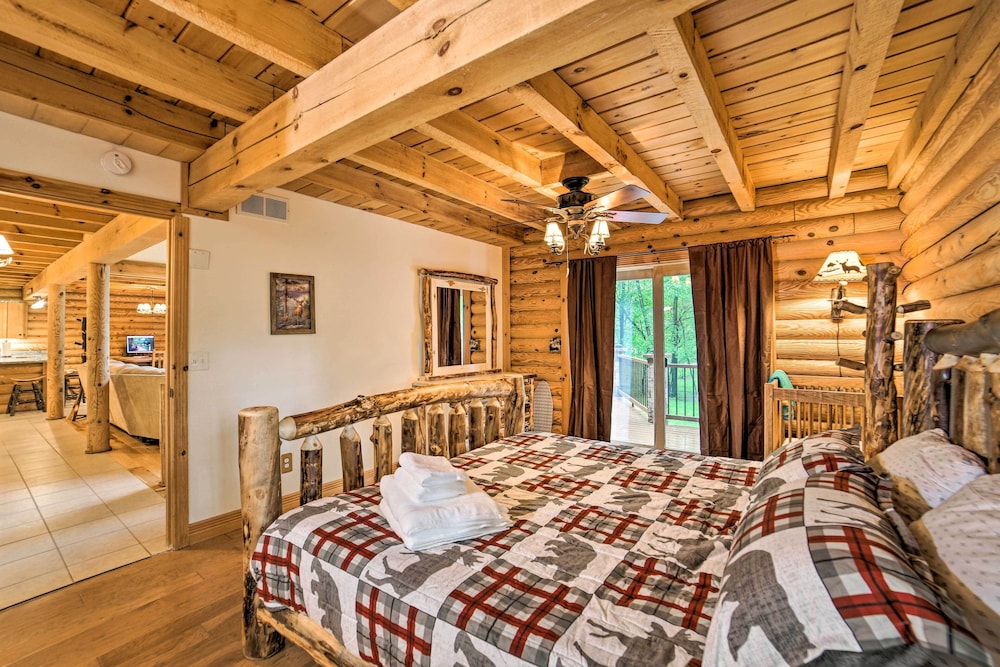Classy Home w/ Hot Tub: 2 Mi to Lake Access! view 3
