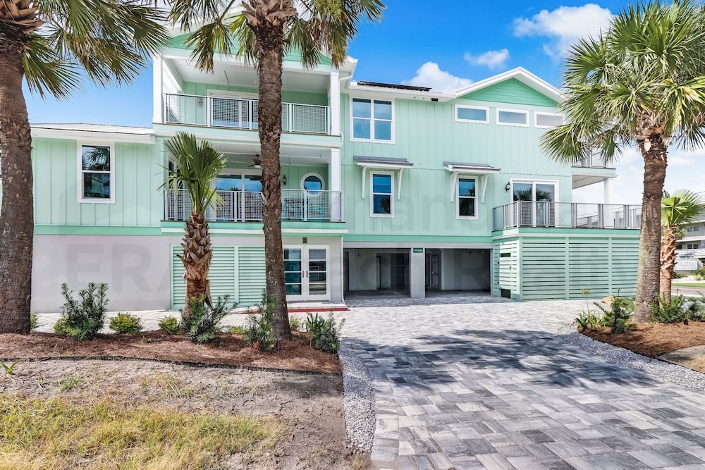 Fernandina Beach Vacations - 391 S Fletcher Ave C 3 Bedroom Townhouse by RedAwning - Property Image 2