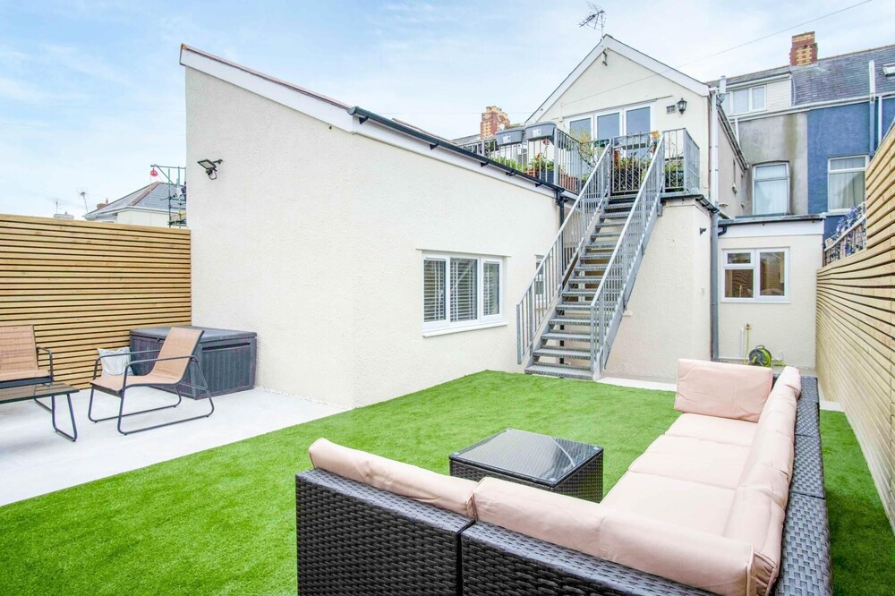 Seascape Retreat - 3 Bedroom Flat - Porthcawl