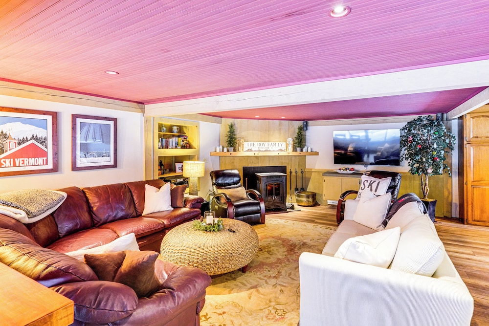 5 Mi to Ski: Family-friendly Home in West Dover!