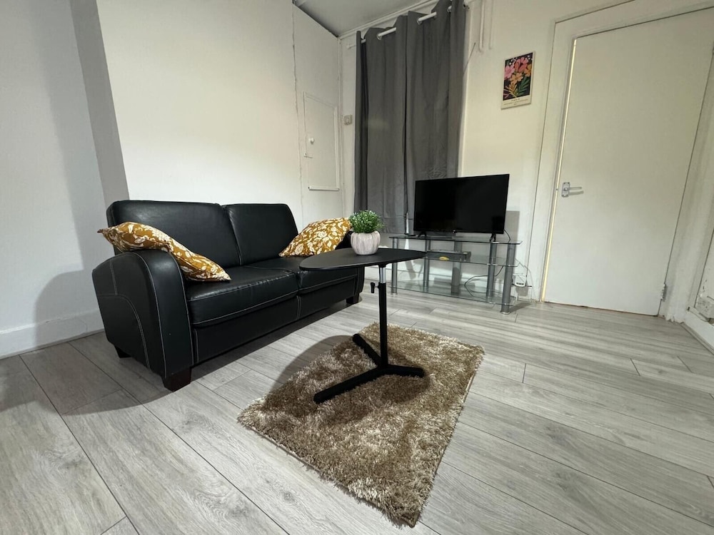 South Croydon - Sleeps 4 - Garden - 85walkingscore