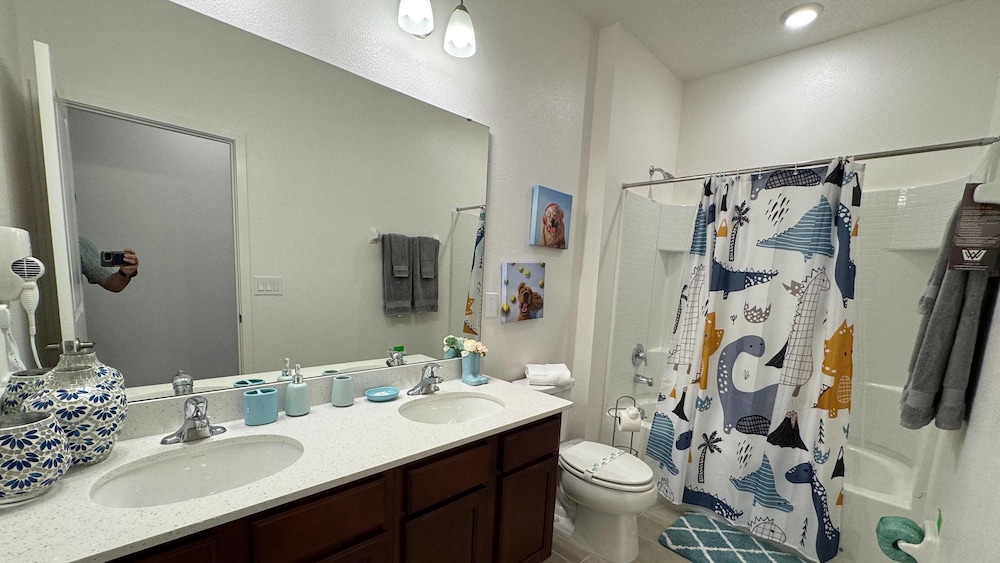 Family Friendly 12bd w Jacuzzi Veranda Palms 4401