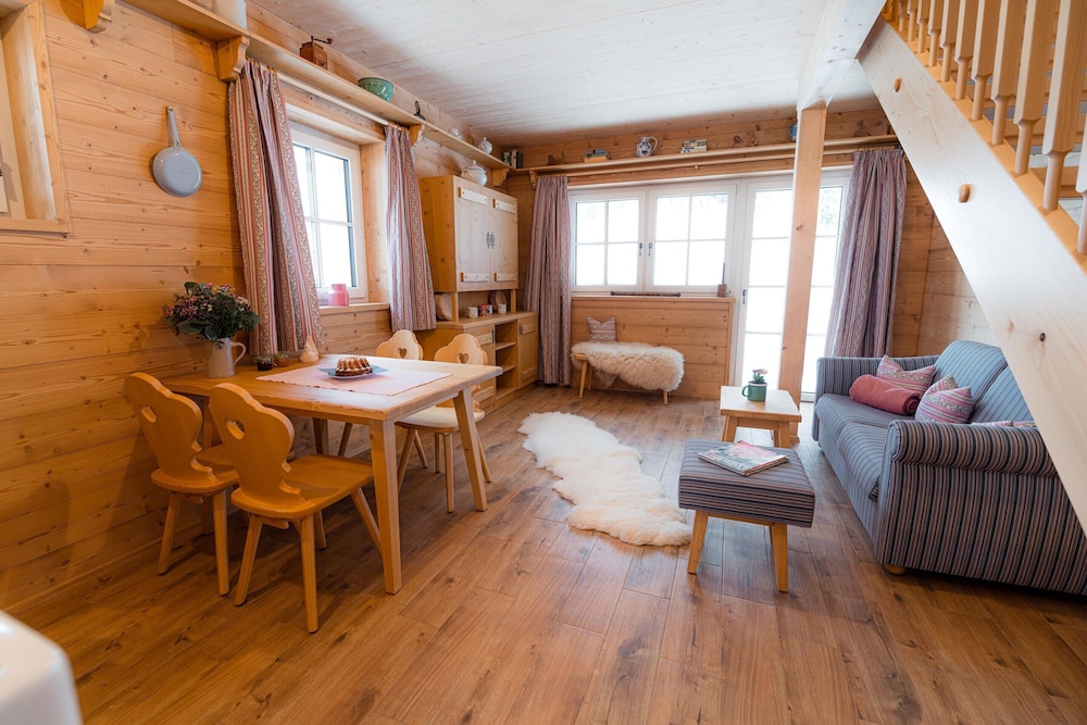 Chalet by Grundlsee Near Ski Slopes