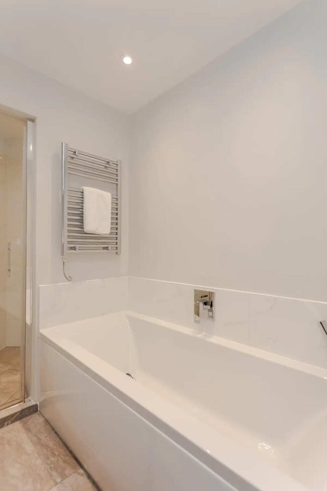 Spacious and Modern Apartment in Pimlico