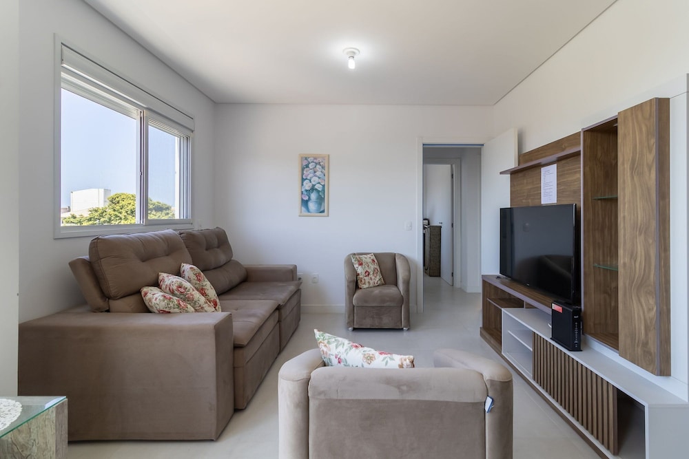 Cozy Apartment 3 Minutes From the Beach Cmi0301