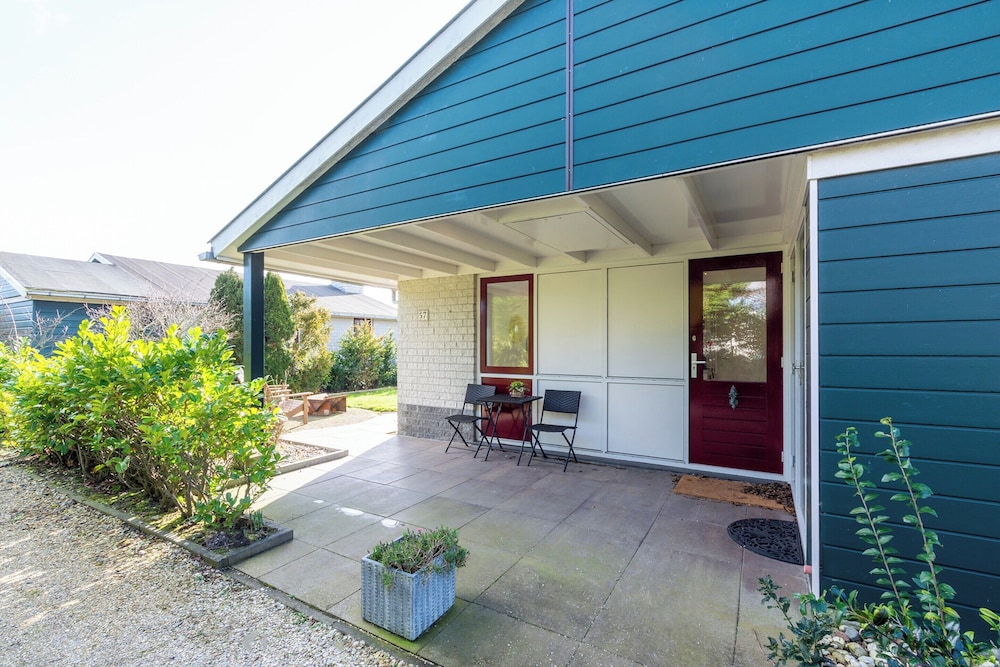 Holiday Home in Park De Watersnip Near Beach