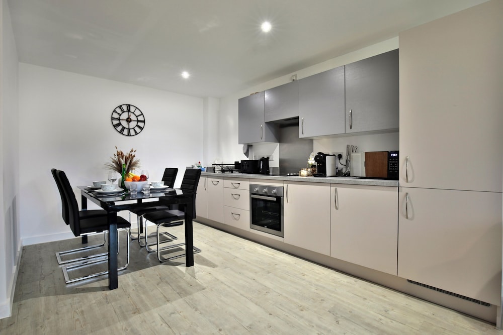 Manchester - 2-bed Apartment - Sleeps 4 - Wifi