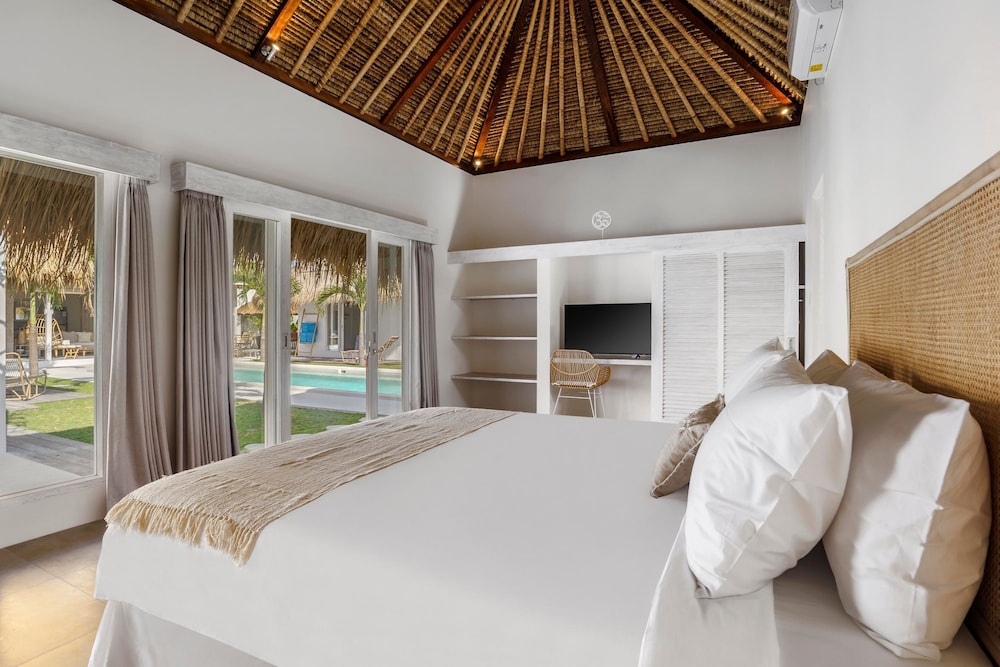 Villa Surga Blue by Alfred in Bali - Brand New 5 BR Pool Villa in the of Seminyak