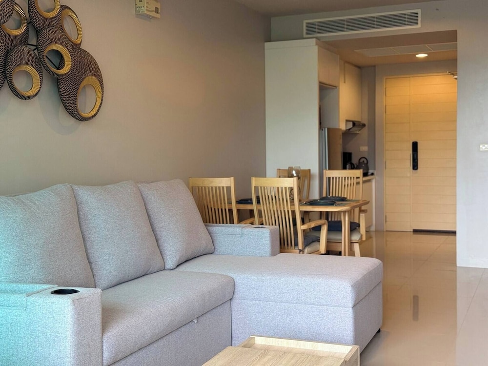 2BR Apartment Pool Gym 1km to Karon Beach