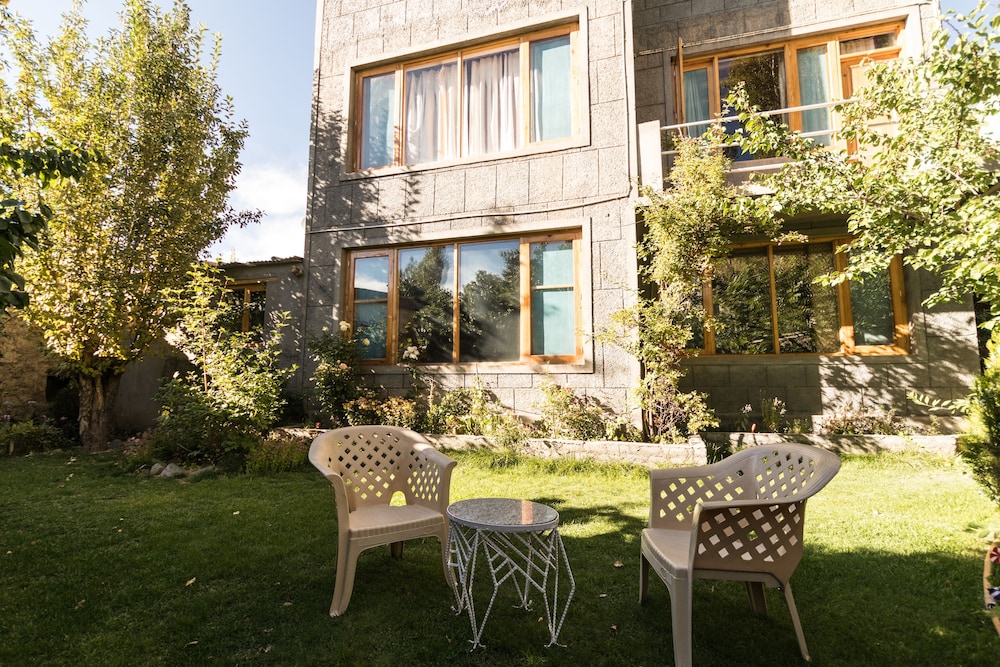 Radhu's Boutique Inn