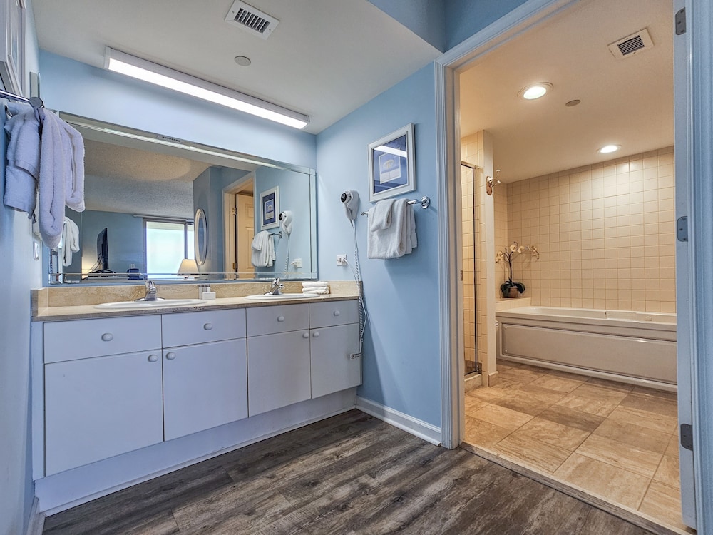 404bt, Ocean View Condo, Full Resort Amenities 2 Bedroom Condo