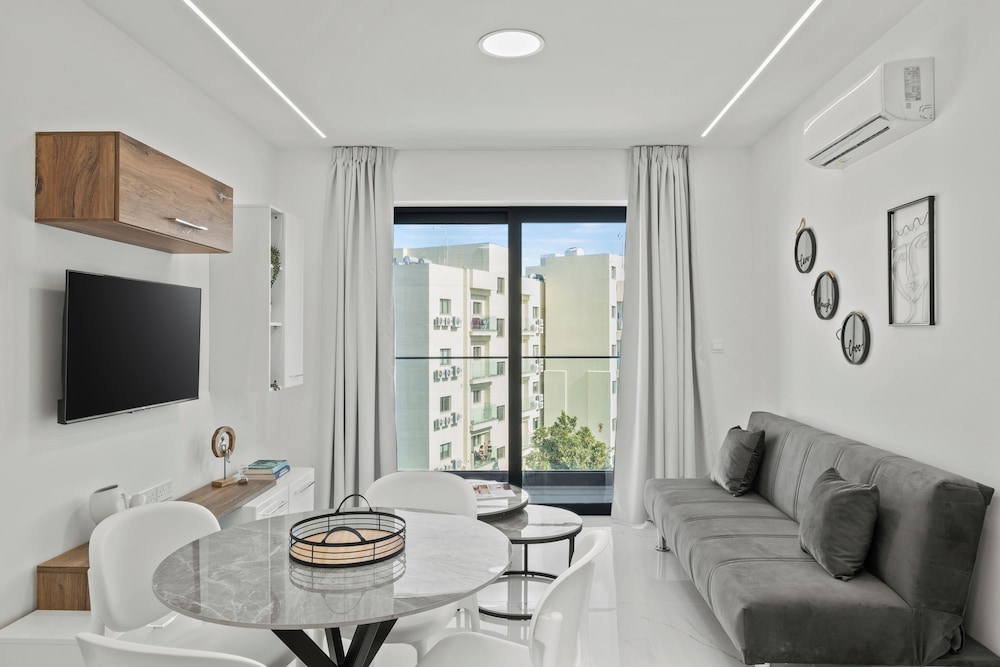 Maestro City Apartments