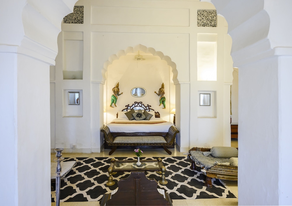 Neemrana Fort-Palace