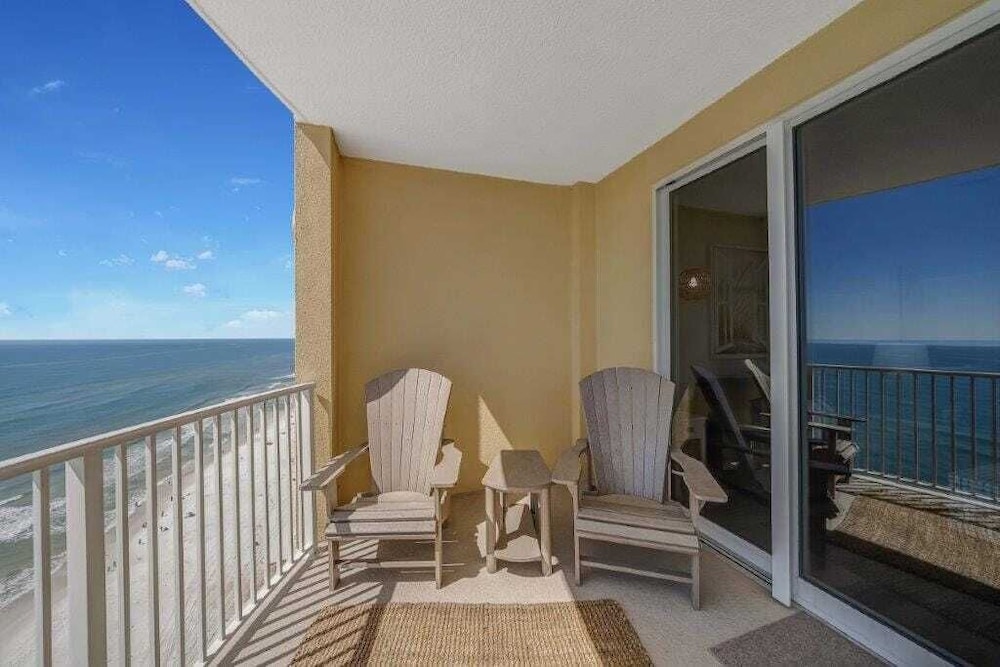 Coastal Hippy Chic by Avantstay Oceanfront, 2 Pools, Beach Chairs Incl