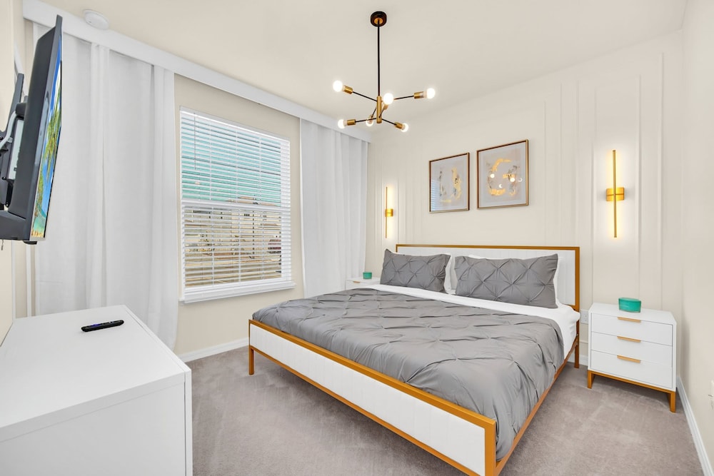 Stylish 5BR Home With Mickey Cars Rooms