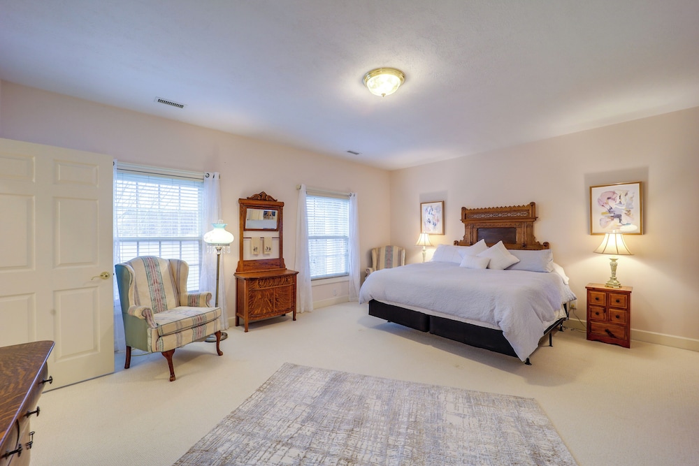 Immaculate Boone Villa w/ Entertainment Lounge! view 5