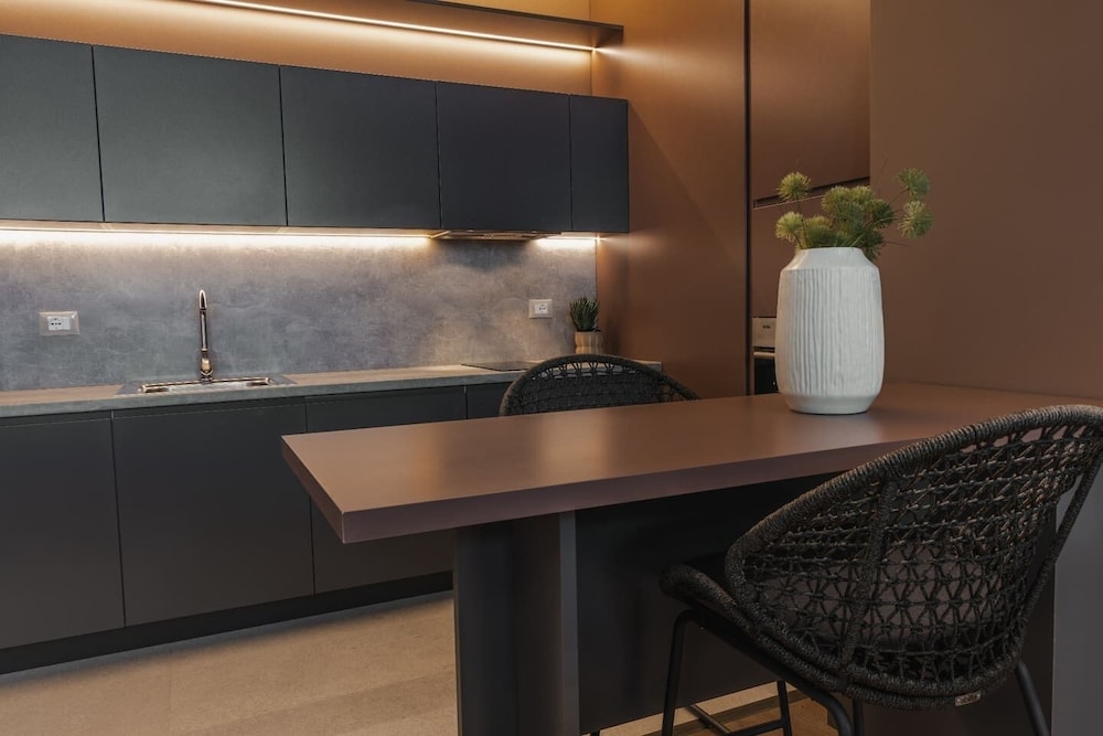Zins Luxury Apartment 02