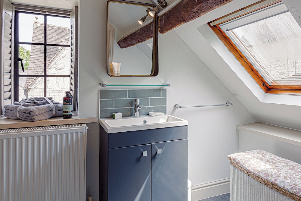 Mill House & Cottage - on Cotswold Way
