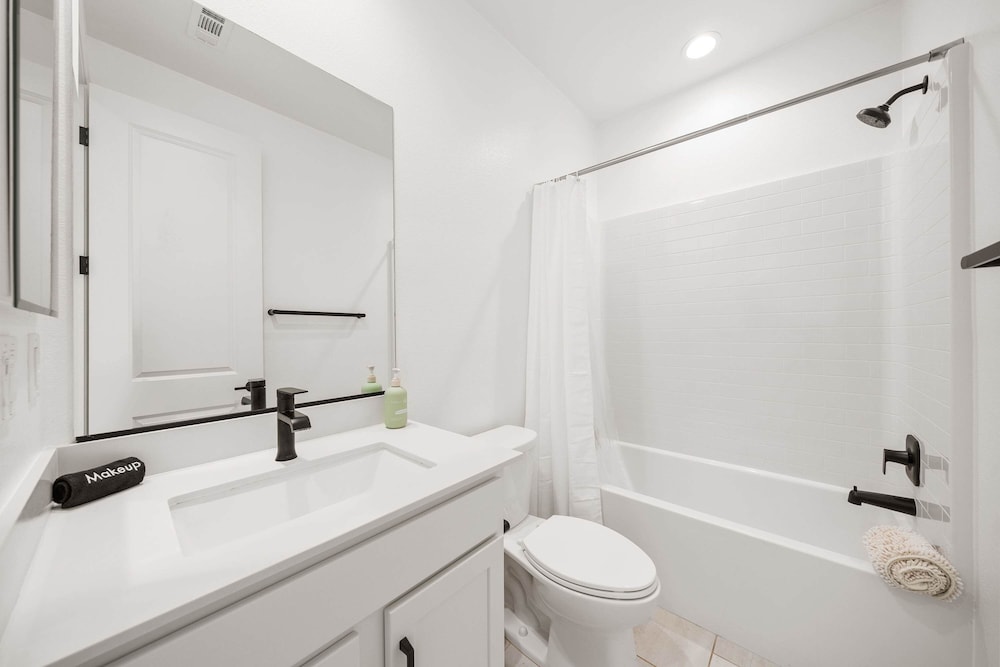 @ Marbella Lane - Curated 5BR in Upscale RMV Haven