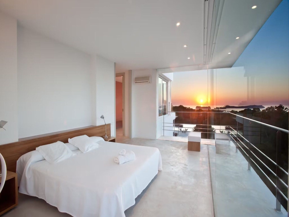 Beautiful Villa in Inviting Space