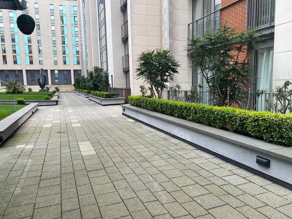 Royal Docks Luxury 3 Bedroom Apartment