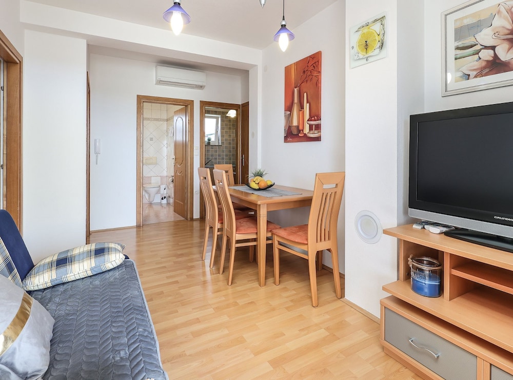 Peaceful Nature Retreat Near Krk Town With BBQ and Parking
