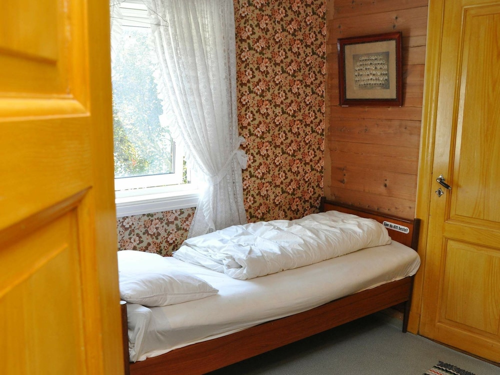 9 Person Holiday Home in Fister view 5