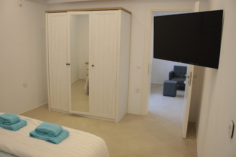 Assyr C - Santorini Cozy Retreat