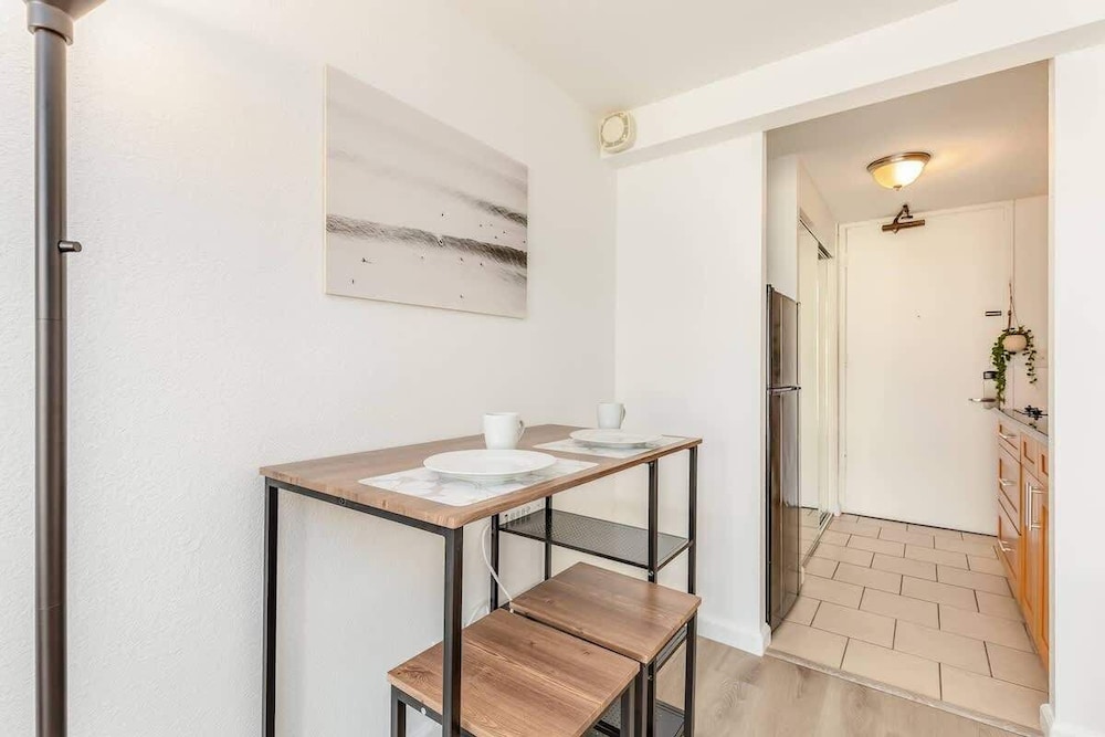 @marbella Lane - Stylish Island Stay w/ City Views