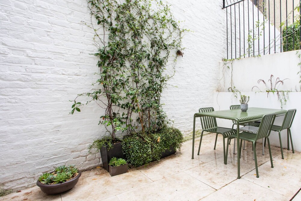 Redcliffe Square XII by Onefinestay