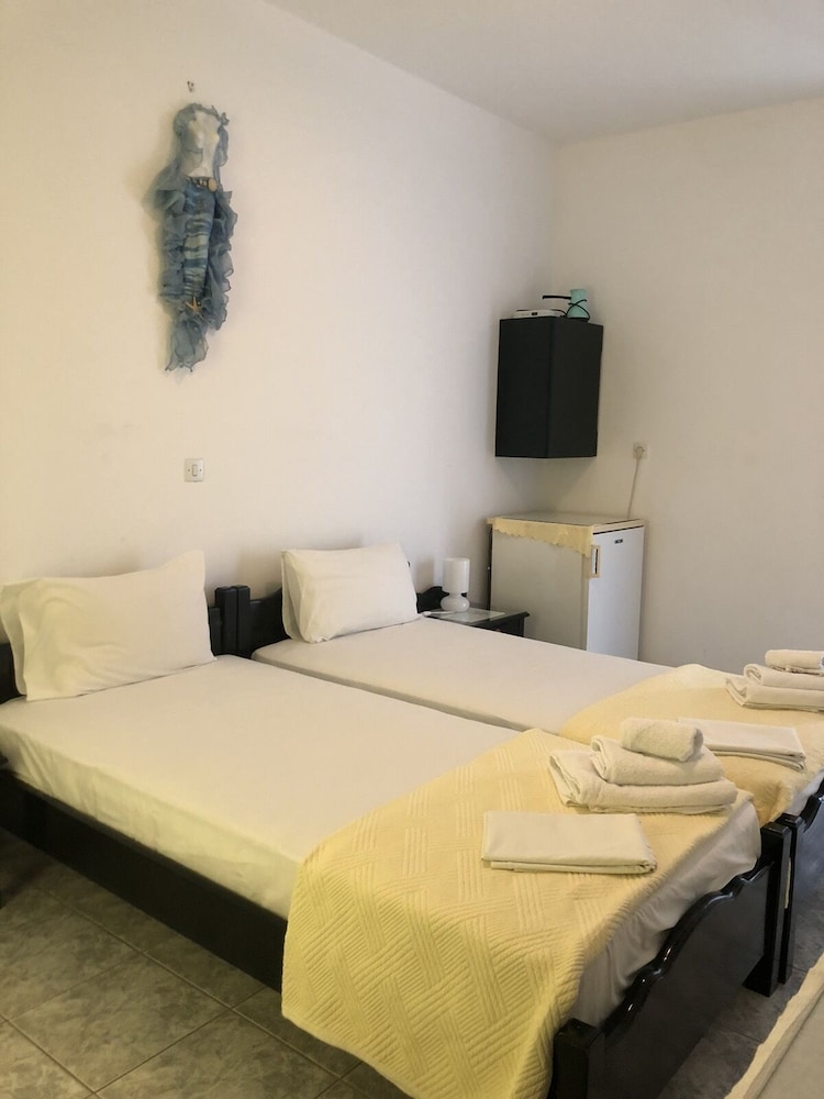 Anna Zisimos Rooms