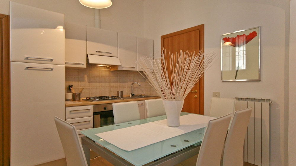 Rental In Rome Red & White Apartment
