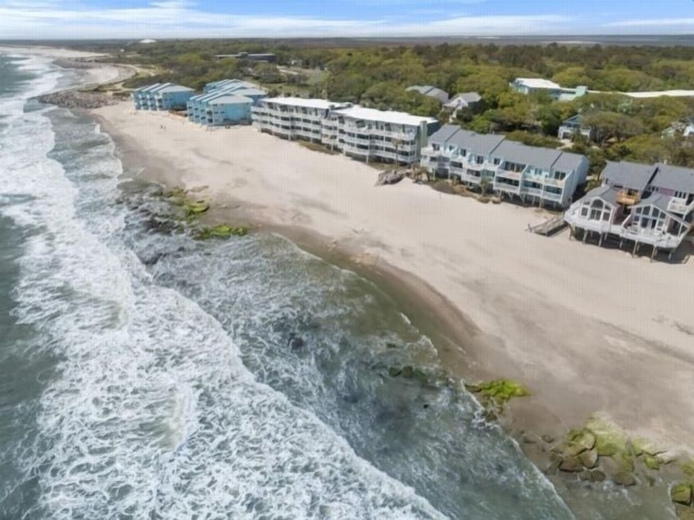 Atlantis Blue - Relaxing Beach Getaway Home Directly Across The Street From Beach Access! 5 Bedroom Home by RedAwning