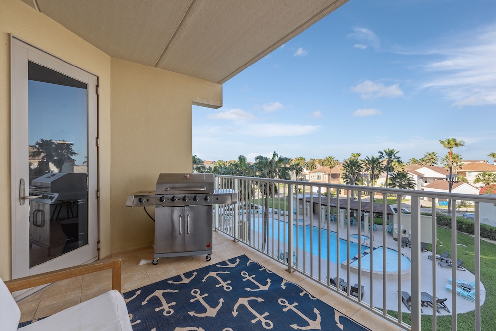 Las Villas Condo Unit 301 - 5 Night Minimum Stays 3 Bedroom Condo