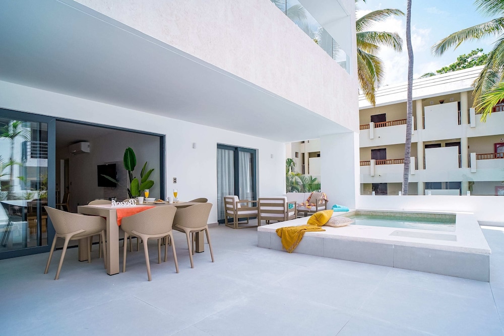 Luxury 3 Bedroom Apartment at the Beach