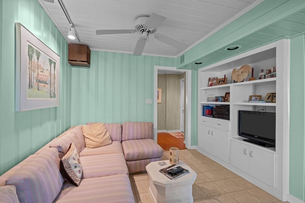 Taylor Cottage 5 Bedroom Home