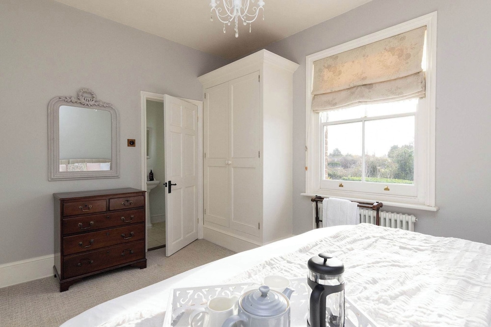 Victorian House Sleeps 14 Pool and Gardens
