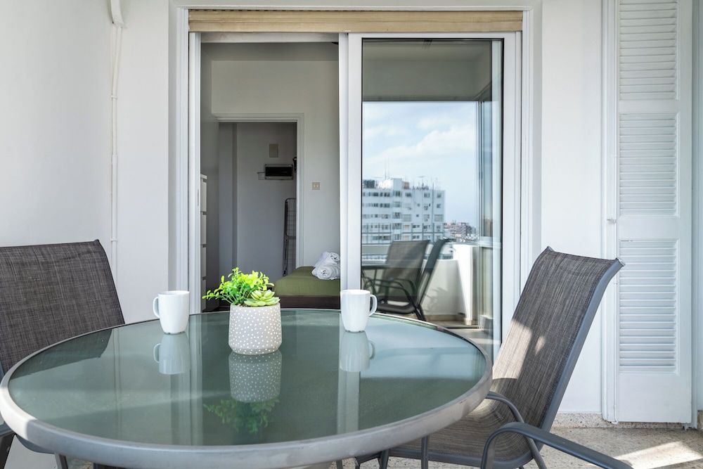 Bastia - Skyline 1-BR Apt in Nicosia
