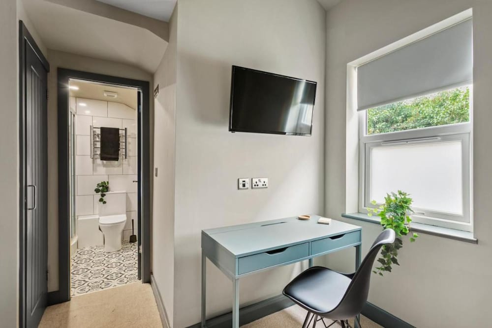 Studio 3, 25 Meriden view 5