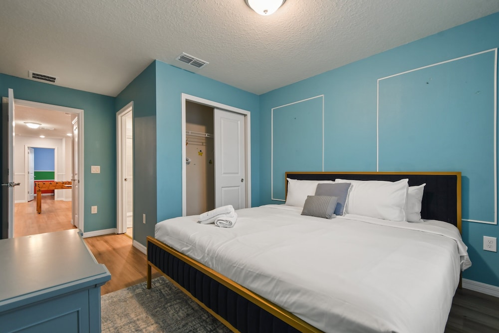 Family Getaway With Themed Rooms & Private Pool