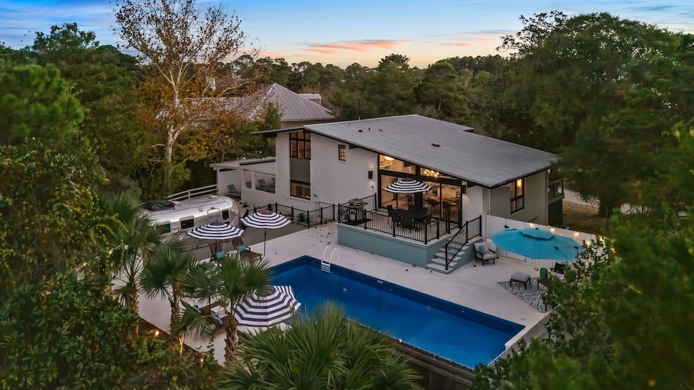 30A Florida Flashback by Avantstay Private Pool Golf Cart 3 Blocks to Beach