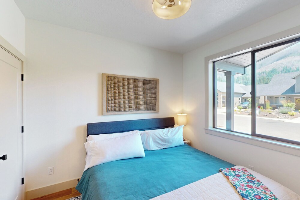 5BR Home w/ Nearby Lake, A/C & Private Backyard