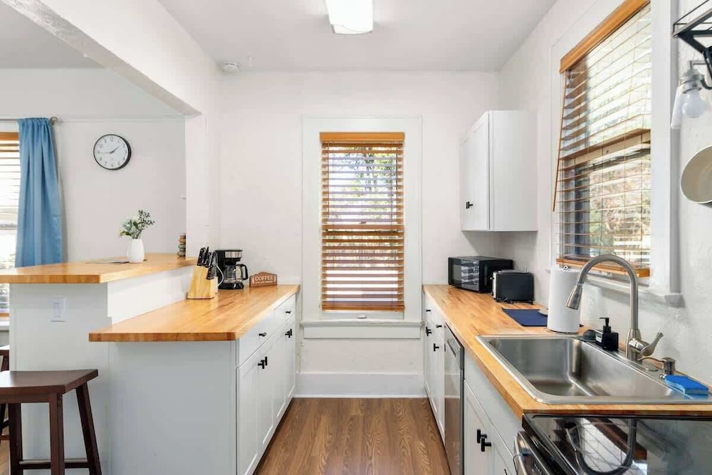 Charming 2-bedroom Home Lakeland