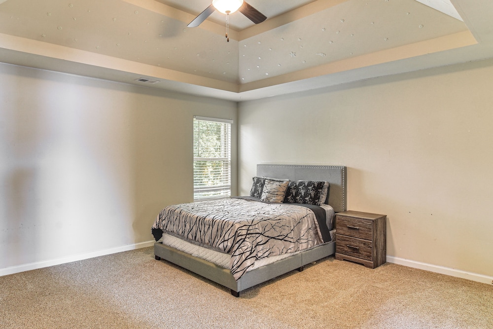 Golf & Hike: Family Home 11 Mi to Fort Bragg!