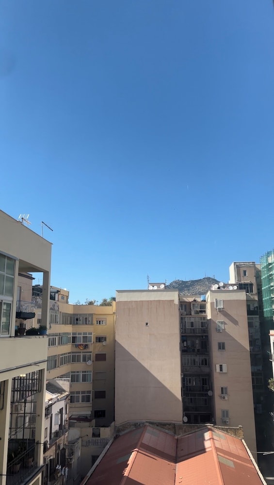 Leone Suite View & Restaurant